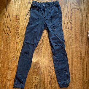 American Eagle low rise Cargo style pants